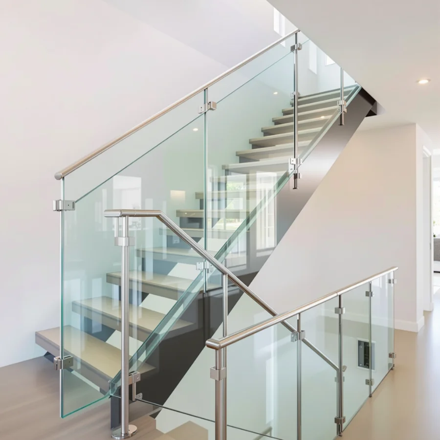 Garde-corps en verre pour escalier résidentiel à Longueuil